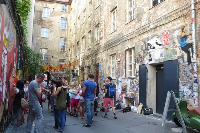 Berlin City Walking Tour of Scheunenviertel and Hackesche Höfe in Berlin Mitte - Exploring Berlin’s Hidden Corners: A Detailed Look at the Tour