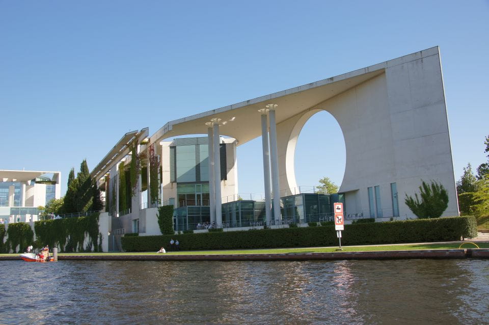 Berlin: Dinner Cruise on the Spree With Prosecco - Highlights of the Cruise