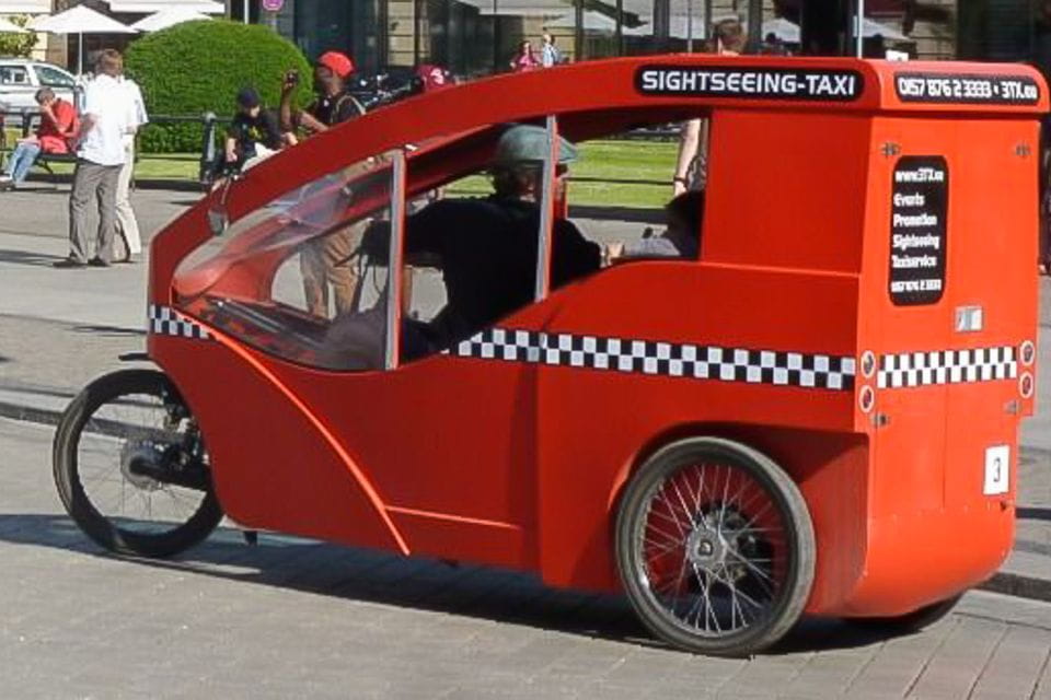 Berlin Express: Private 1-Hour E-Rickshaw Ride - Booking and Payment
