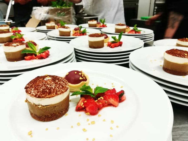 Berlin: Highlight Show "FLYING LIGHTS" - Variety Show - Who Will Love This Experience?