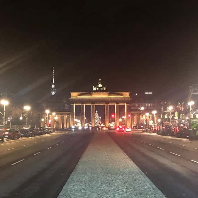 Berlin: Highlights E-Bike Tour with Picnic - Unpacking the Landmarks: A Tour Through Time and Architecture