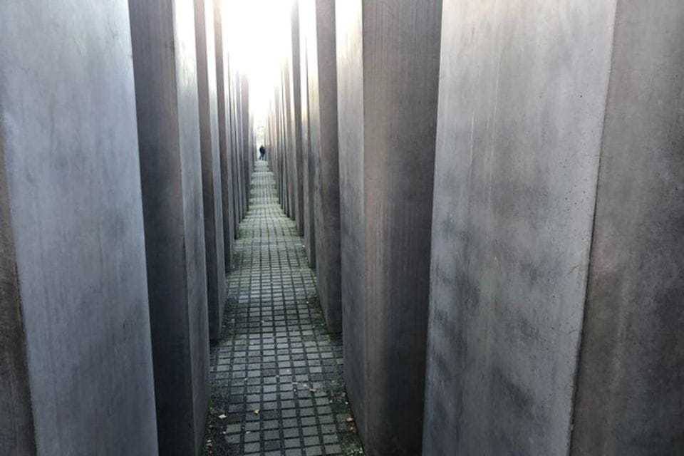 Berlin: Memorials and Monuments Smartphone Audio Tour - Key Points