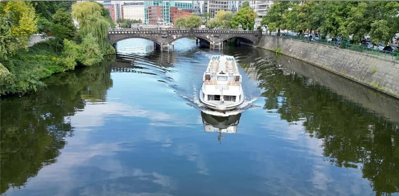 Berlin: Sightseeing Cruise from Berlin Main Station - Key points / Takeaways
