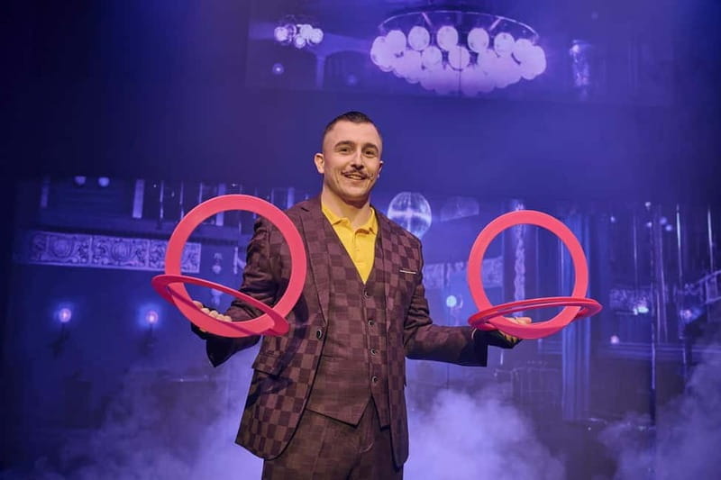 Berlin: VARIETÉ GAGA at Wintergarten - Varieté Show - What to Expect During the Show