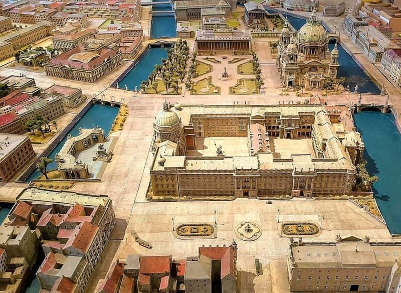 Berlin: World Clock to World Heritage & World War 2 Walk - Museum Island & UNESCO World Heritage Status