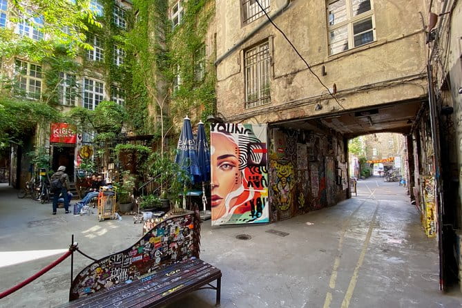 Berlin's Jewish Quarter - Private Live Virtual Experience - Analyzing the Experience: From Synagogue to Street Art