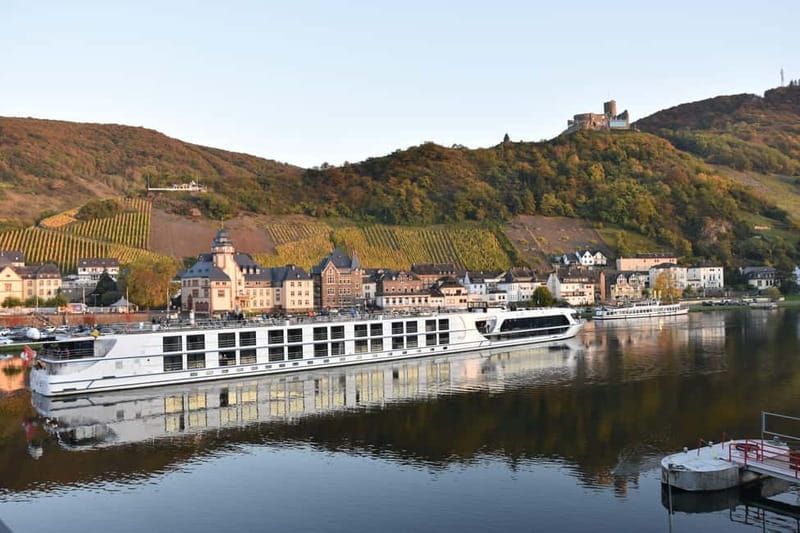 Bernkastel: Boat and covered wagon ride from/to Bernkastel-Kues - Hearty Snack and Brief Walk in a Charming Village