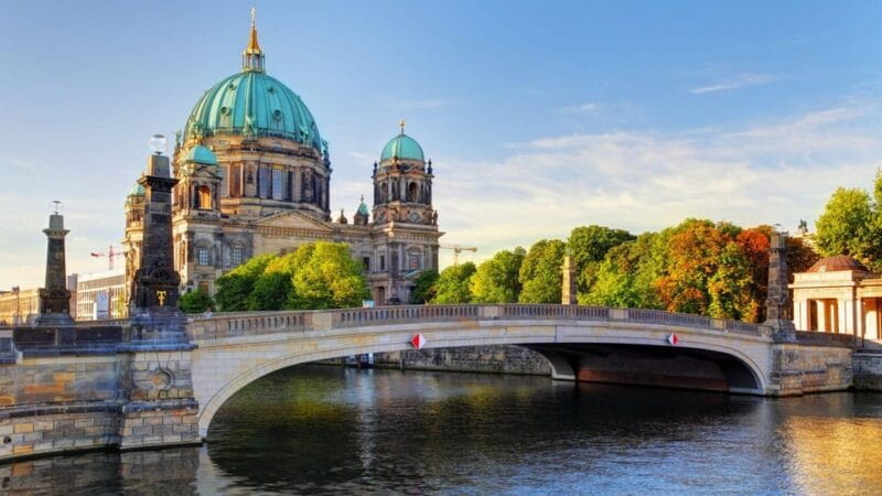 Best of Berlin: Private Walking Tour with a Local - Unique Highlights and Insider Knowledge