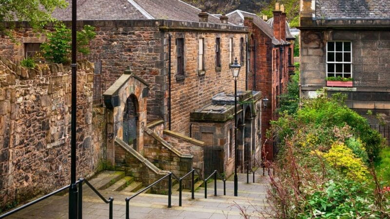 Best of Edinburgh: Private Walking Tour with a Local - Who Should Consider This Tour?