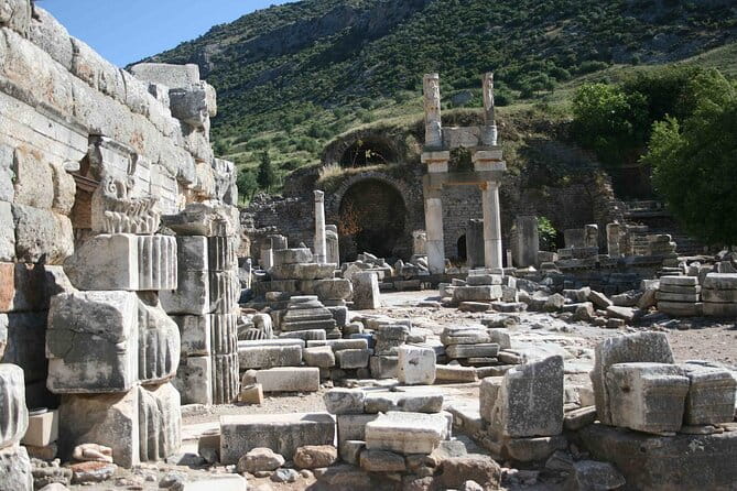 (Best of Ephesus) Private Ephesus & House Of Virgin Mary & LUNCH - Entering the Heart of Ephesus