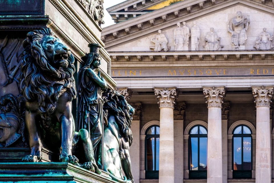 Best of Munich 1-Day Private Tour With Tickets and Transport - Licensed Guide and Transfers