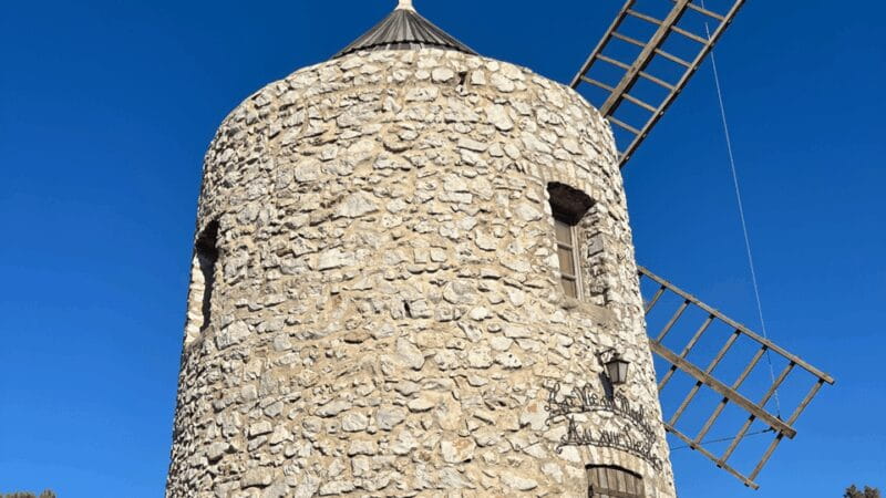 Between sea and hills: in the footsteps of Allauch, Aix, Marseille - Transport, Timing, and Group Dynamics