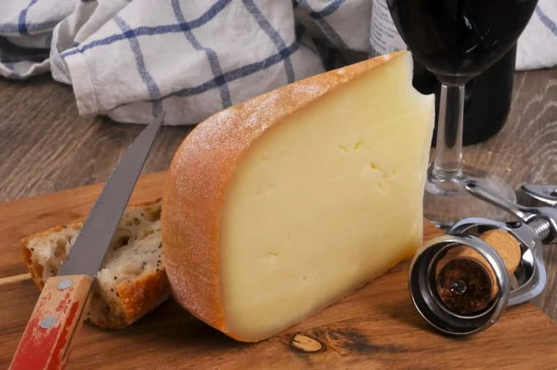 Biarritz: Culture and Food Walking Guided Tour - Key points / Takeaways