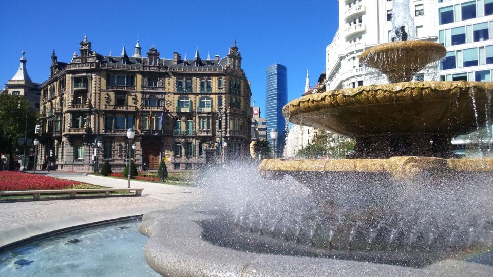 Bilbao: Classic & Modern Guided Walking Tour With Pintxos - Tips for a Great Experience