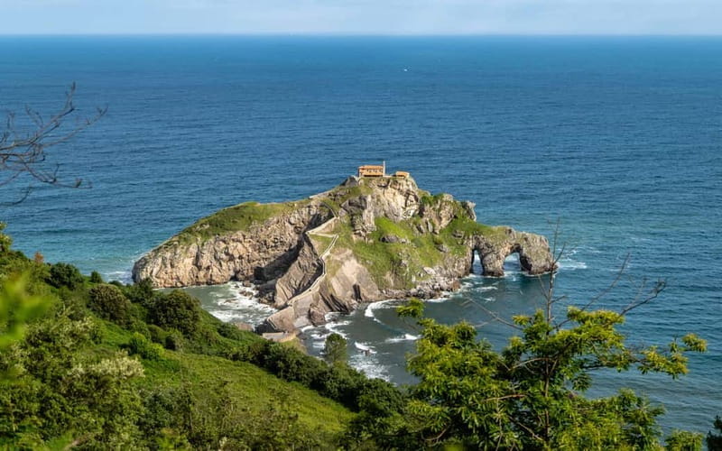 Bilbao: Gaztelugatxe, Bermeo, Mundaka, Gernika, & Wine Tour - Starting Point: The Puppy and the Convenience of Bilbao