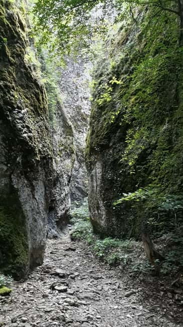 Birtvisi Canyon: One Day Hiking Tour - Entering the Land of Rock and Ruins: What the Tour Looks Like