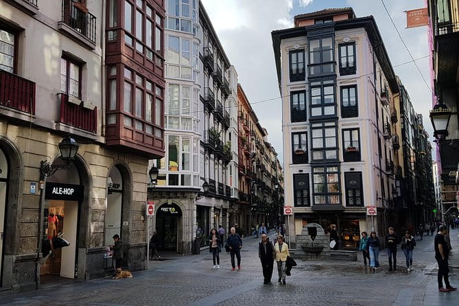 Bizkaia. Bilbao route. Tour of Bilbao, a modern city to discover. - Practical Tips for Your Bilbao Tour