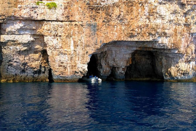 Blue Cave & Hvar : Five Islands Private Speedboat tour - The Sum Up