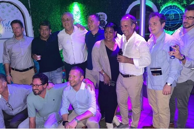 Blue Hole Mineral Swim, Negril Ricks Cafe, & Herb Farm Combo Tour - Group Size and Accessibility