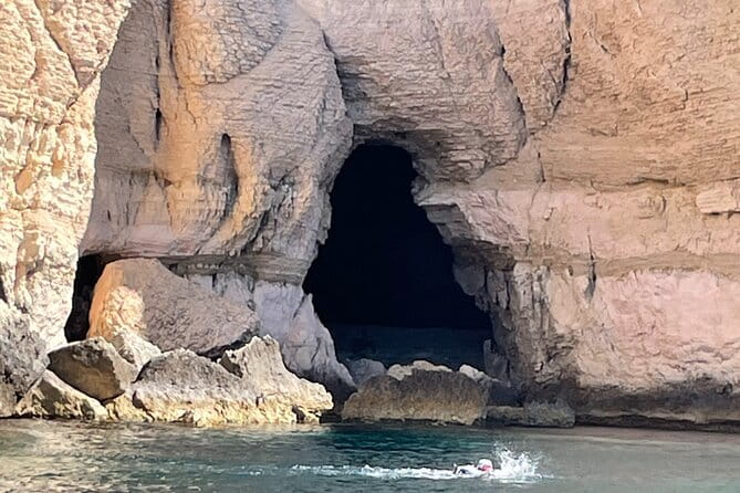 Boat excursion to the gulf of Cagliari and its coves - The Itinerary in Detail