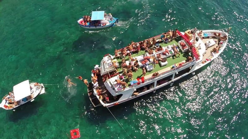 Boat Party al Tramonto nelle acque del Salento con Drink - Who will love this experience?