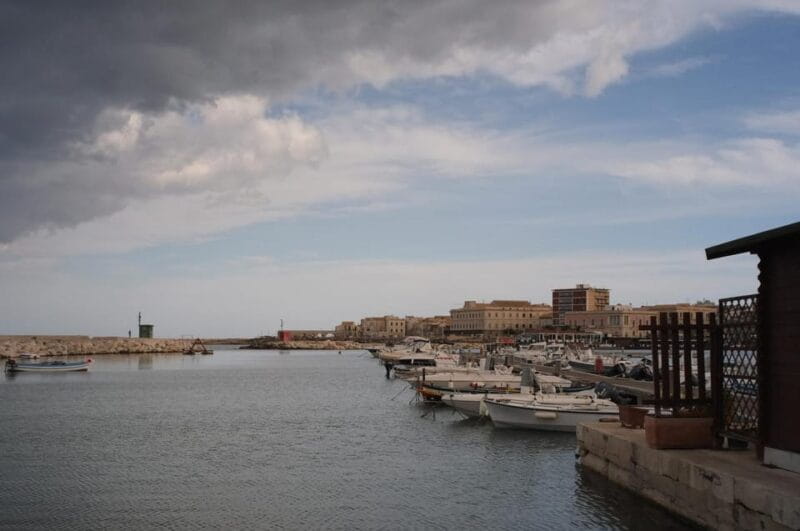 Boat rental 40 hp in Syracuse - Key Points / Takeaways