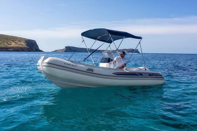 Boat rental for 6 people. No license required. - Key Points / Takeaways
