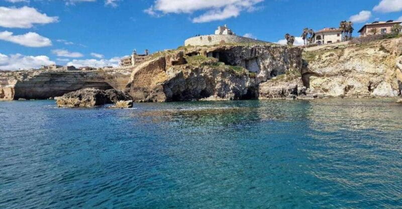 Boat tour of the island of Ortigia and the sea caves - A Deep Dive into the Ortigia Boat Tour Experience