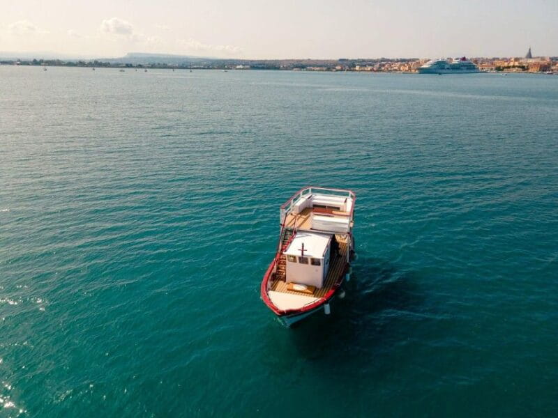 Boat tour with typical lunch in Siracusa - The Experience of the Lunch: A Taste of Sicily