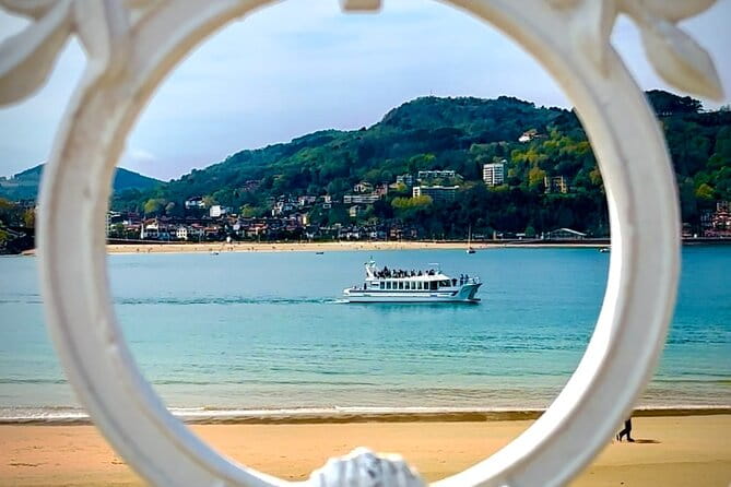 Boat trip through the bay and the coast of Donostia San Sebastián - Key points / Takeaways