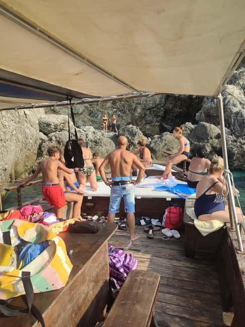 Boat trip with Pathos - An Introduction to the Experience