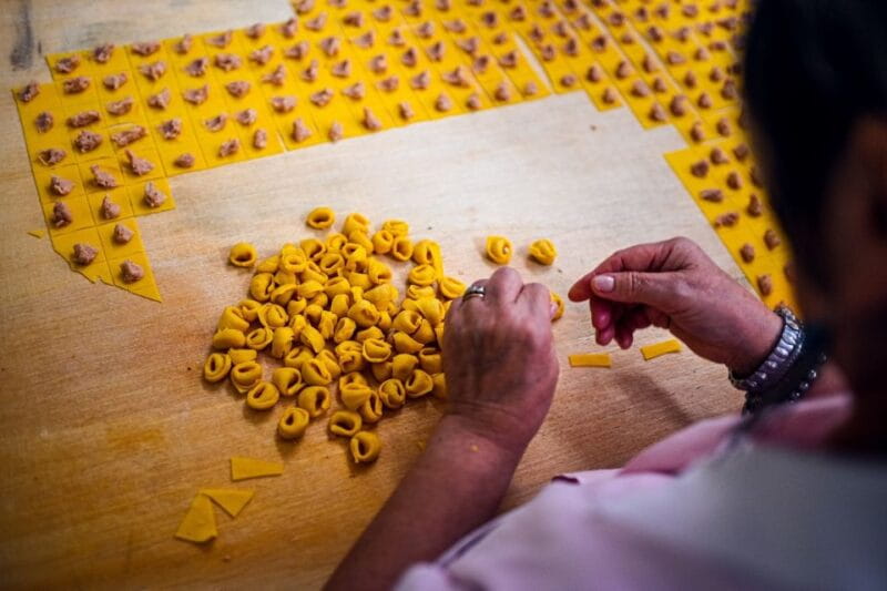 Bologna: 3-Hour Secret Food Tour - Walking Through Bologna’s Food Scene: The Itinerary in Detail