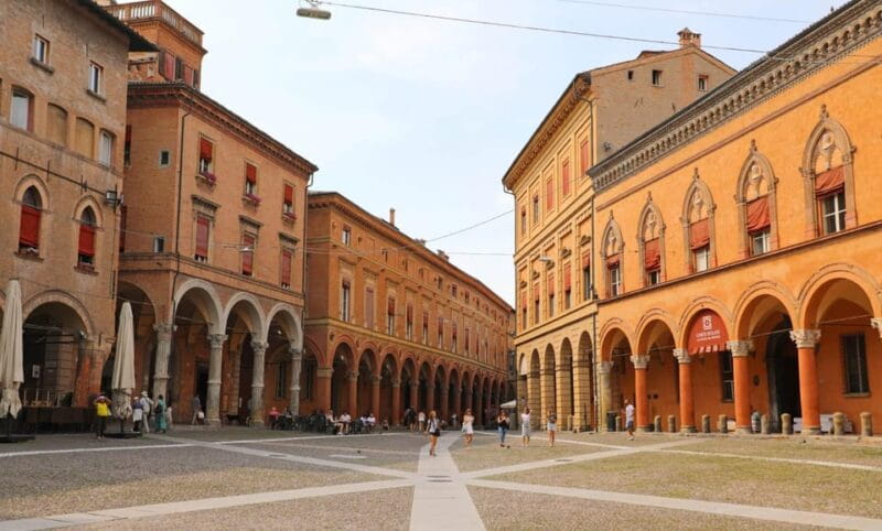 Bologna: Express Walk with a Local in 60 minutes - The Food and Nightlife Tips: A Taste of Bologna’s Lifestyle