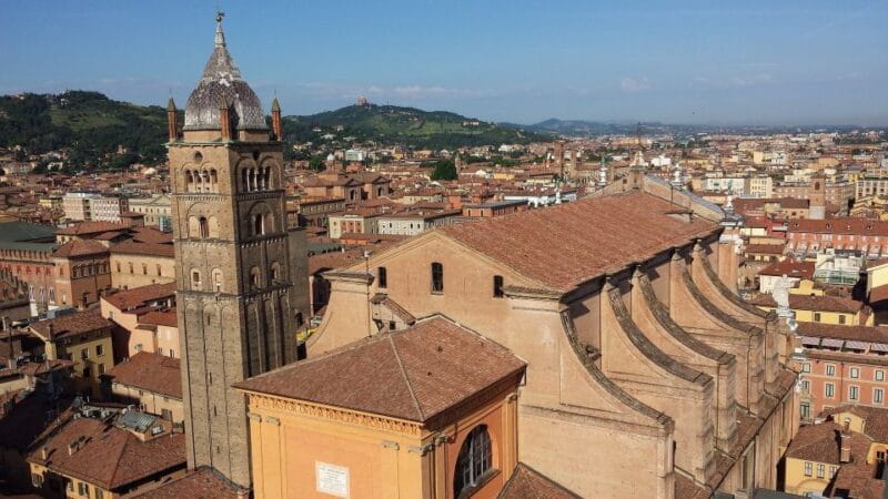 Bologna: Guided Architecture Walking Tour - Key points / Takeaways