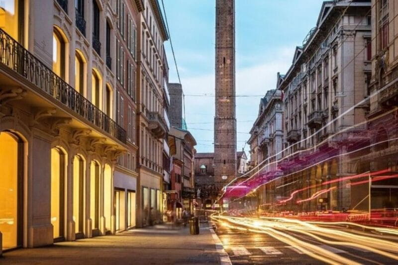 Bologna : Highlights & Hidden Gems Private Walking Tour - Discovering Hidden Corners and Local Stories