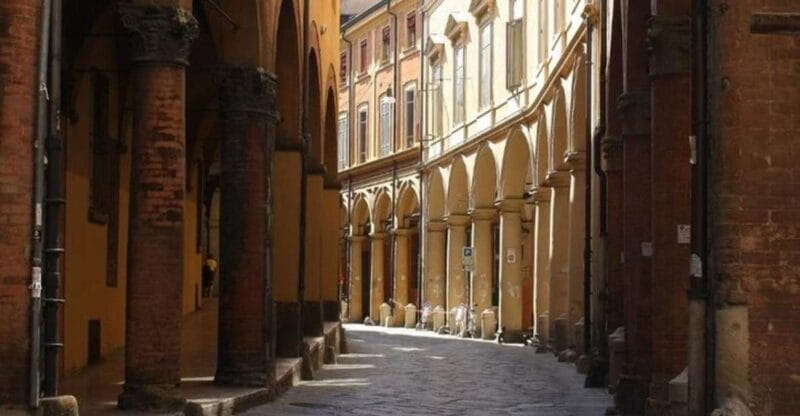 Bologna : Historic Center Walking Tour - Exploring Bologna’s Heart: A Complete Guide to the Historic Center Walking Tour