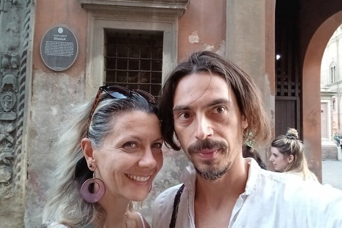 Bologna Murder Mystery: Self-Guided City Quest - Discovering Bologna’s Landmarks with a Murder Mystery Twist