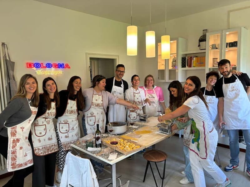 Bologna on the plate : grandma's recipes and secrets - Key points / Takeaways