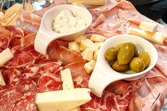 Bologna: the Red Medieval Pearl and Its Delicious Food (Private Tour) - Wine Tastings at Osteria Del Sole