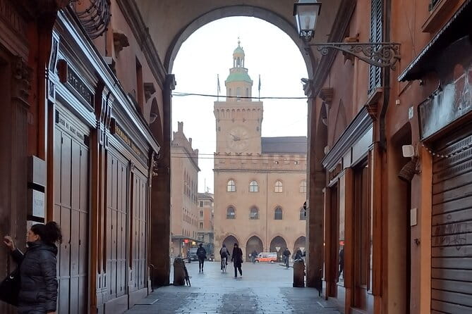 Bologna's Ancient and Recent History: A Self-Guided Audio Tour - Exploring Bologna’s Historic Heart