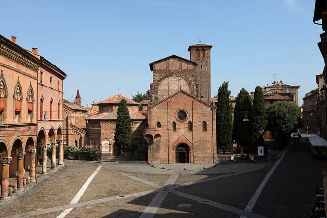 Bologna's Ancient and Recent History: A Self-Guided Audio Tour - Climbing the Two Towers and Other Iconic Sights