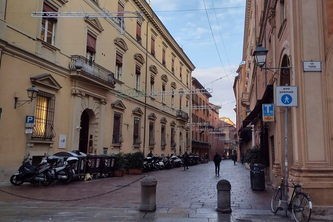 Bologna's Ancient and Recent History: A Self-Guided Audio Tour - Practical Aspects and Travel Tips