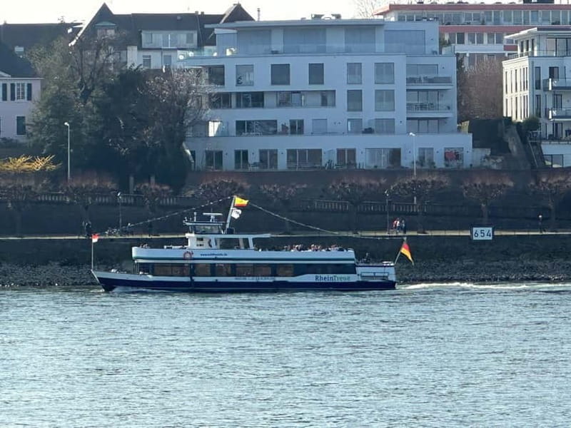 Bonn: Winter tour by boat with mulled wine - Scenic highlights: Drachenburg Castle and the Siebengebirge