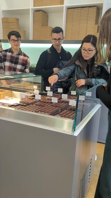 Bordeaux : Afternoon Food Tour with local delicacies - The Tasting Highlights: Pastries and More