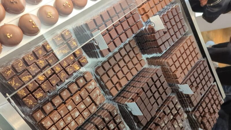 Bordeaux : Afternoon Food Tour with local delicacies - Price and Logistics