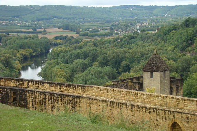 Bordeaux to Lascaux and Dordogne Valley Private Sightseeing Tour - FAQ