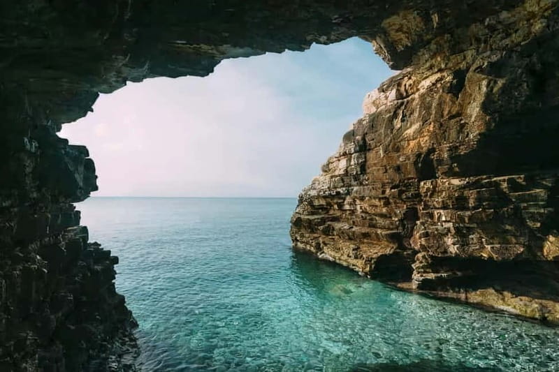 Born to Be Wild - Old-School Cruise on USA classic Speedboat - What Makes This Tour Stand Out