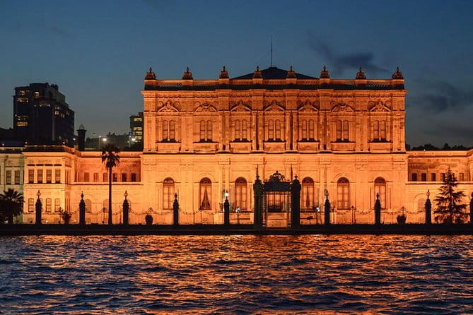 Bosphorus Dinner Cruise & Entertaintment & Private Table & Wi-Fi - Who Should Consider This Experience?