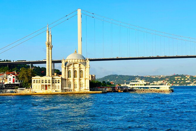 Bosphorus & Golden Horn: Sunset Yacht Cruise With Expert Guide - Expert-Led Guided Tour