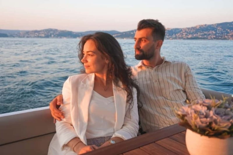 Bosphorus: Sunset Yacht Cruise with Guide, Snacks and Wine - Who Is This Cruise Best For?